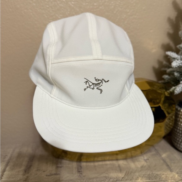 Arc'teryx Ivory Cap with Logo